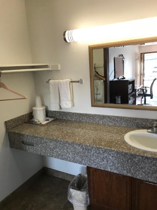 Interstate Motel image 8